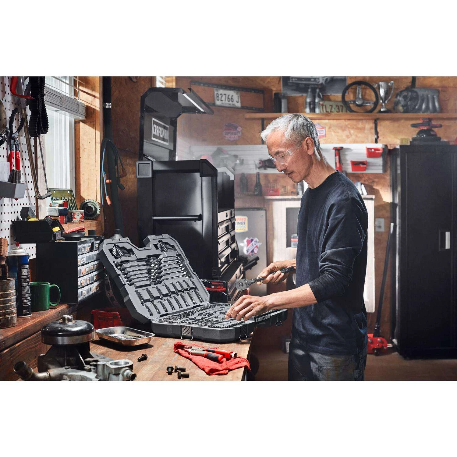 Craftsman OVERDRIVE 1/4 & 3/8 & 1/2 In. Drive Metric/SAE 6 Point Mechanic's Tool Set 154 Pc - Image 7