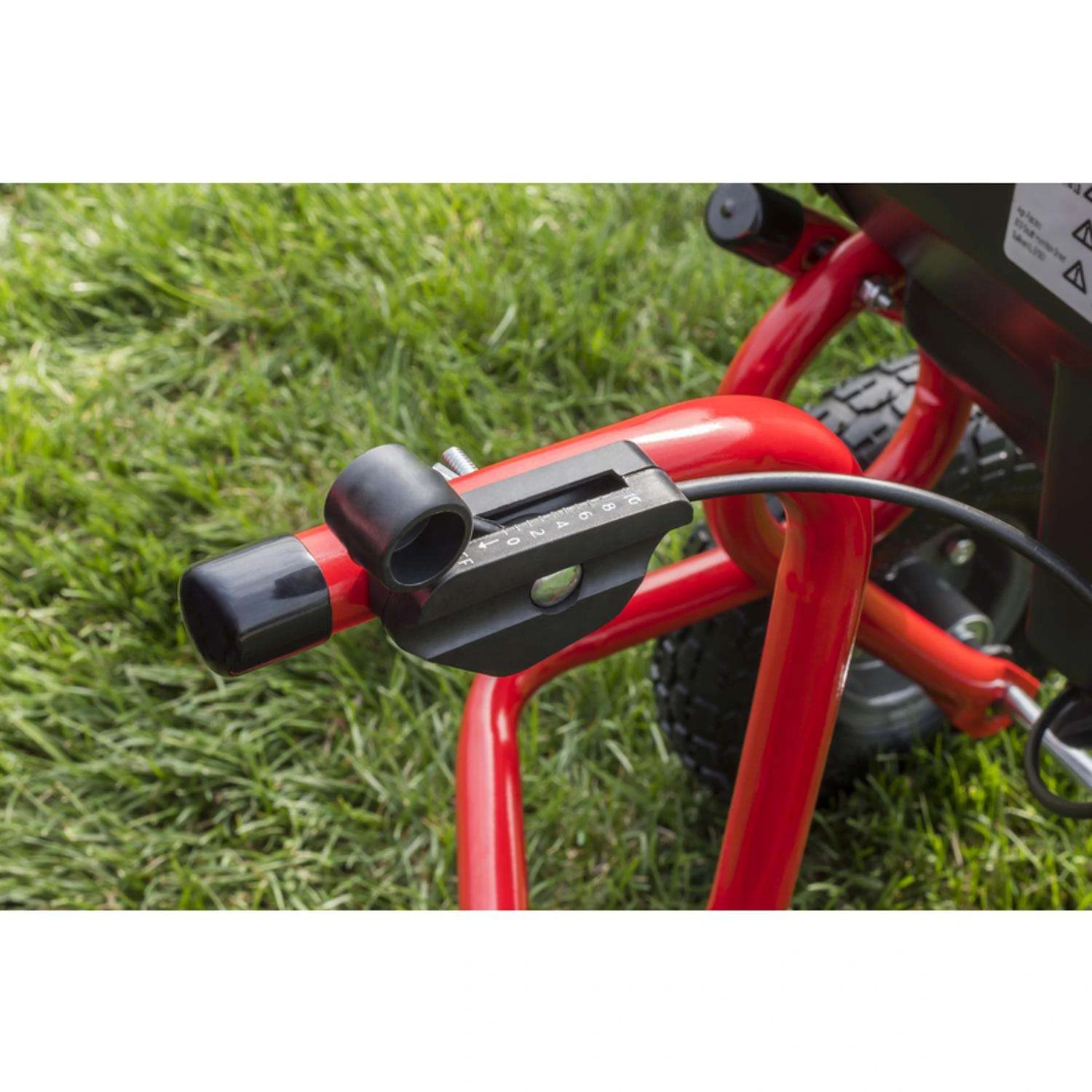 Craftsman Broadcast Tow Behind Seeder/Spreader For Fertilizer/Ice Melt/Seed 85 Lb - Image 4